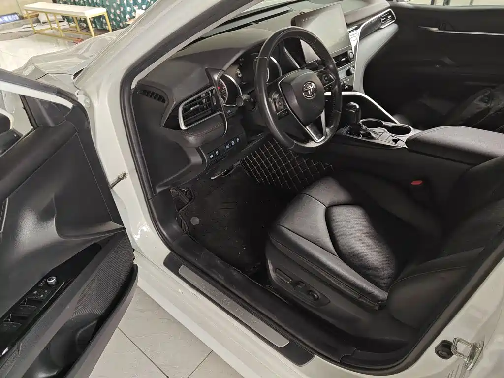 Toyota Camry 2021 — фото 16