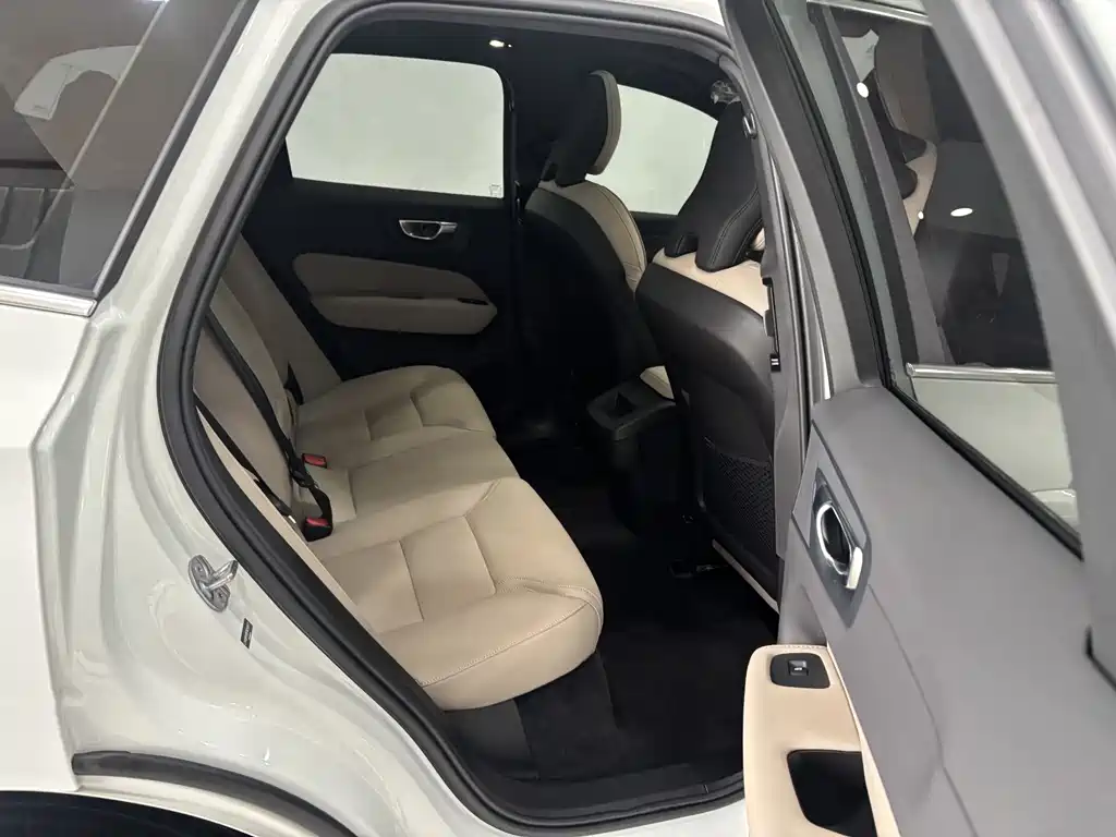 Volvo XC60 2025 — фото 22