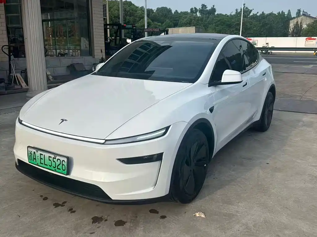 Tesla Model Y 2025