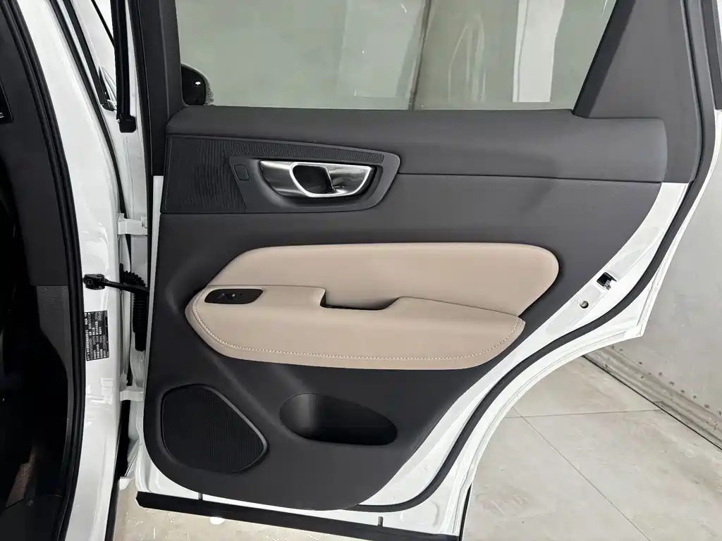Volvo XC60 2025 — фото 21