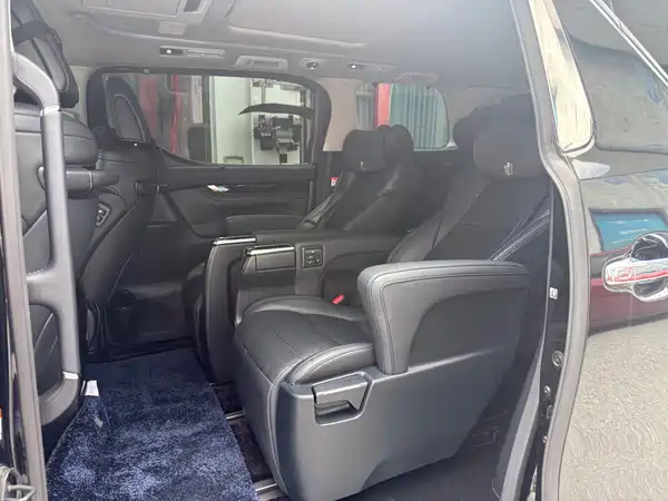 Toyota Vellfire 2023