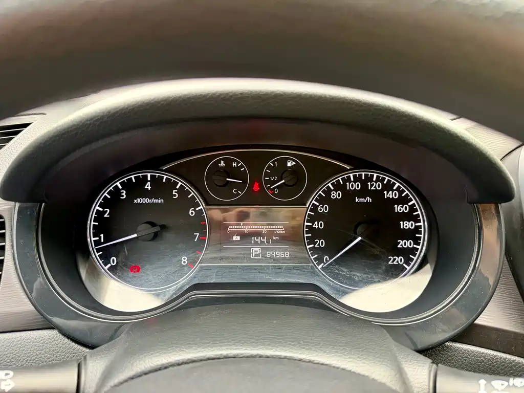 Nissan Tiida 2015 — фото 17