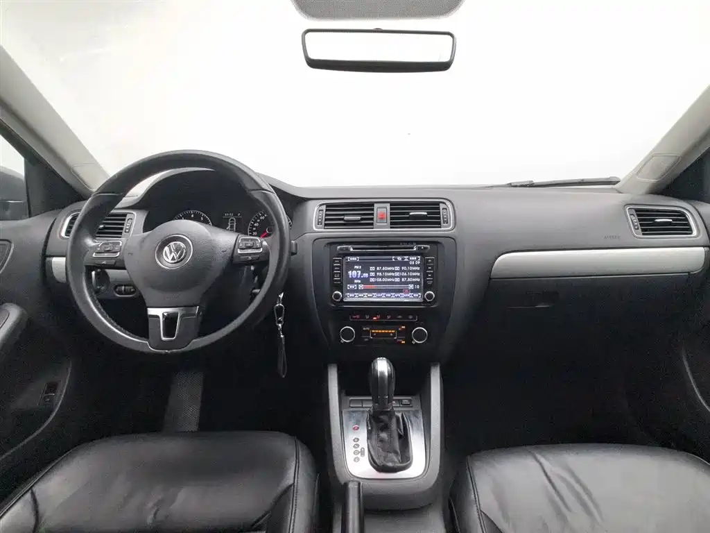 Volkswagen Sagitar 2012