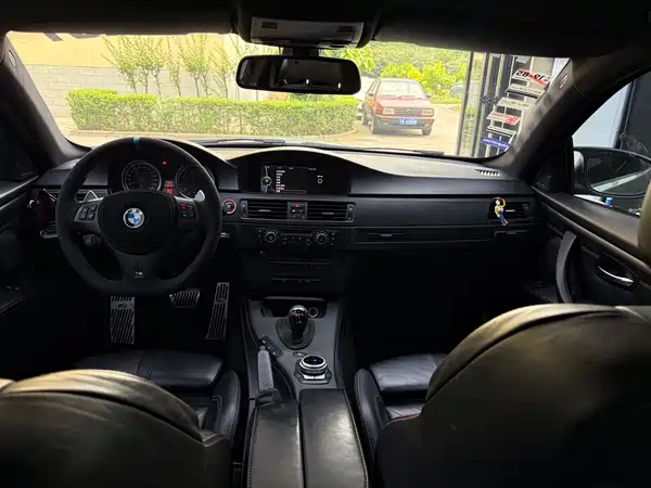 BMW M3 2011