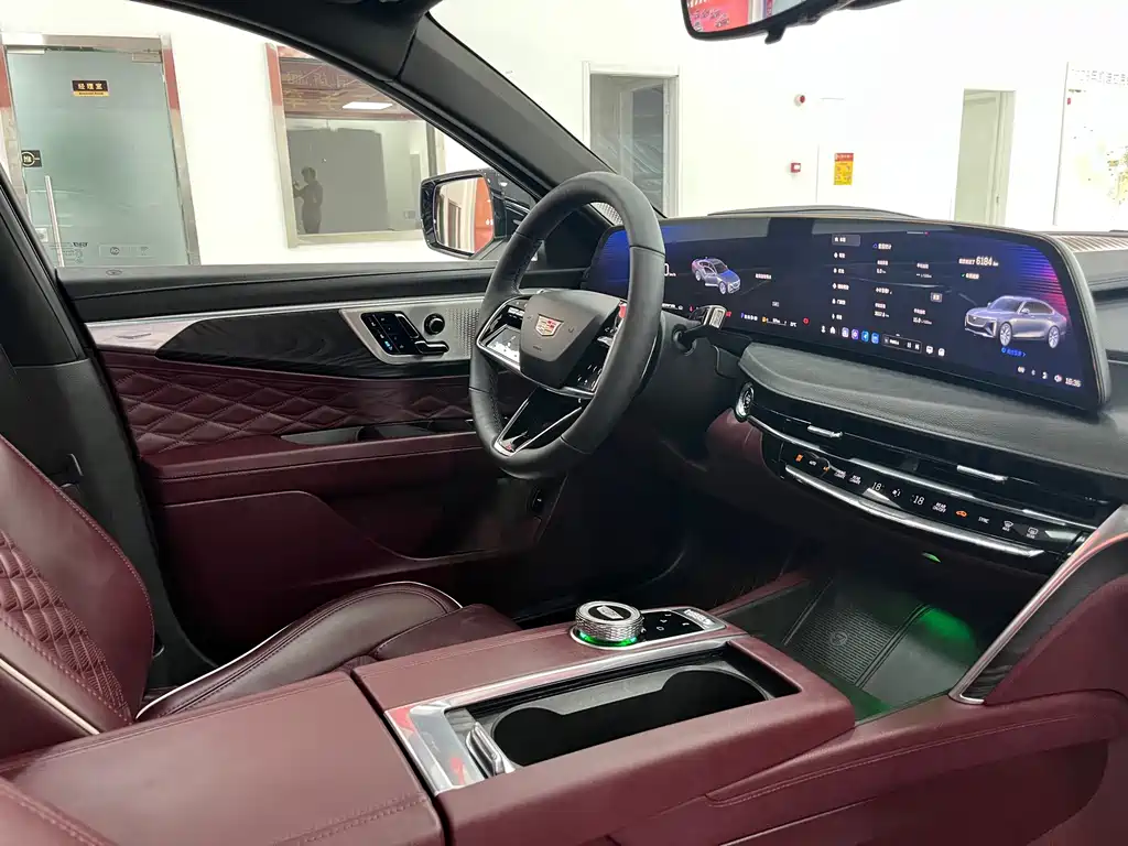 Cadillac CT6 2025 — фото 22