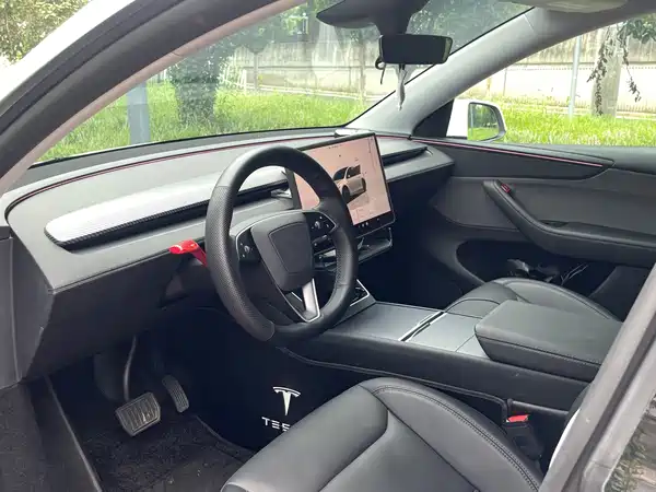 Tesla Model Y 2026