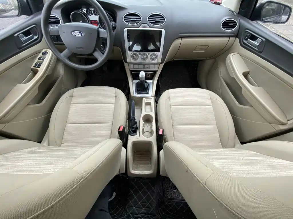 Ford Focus 2013 — фото 17