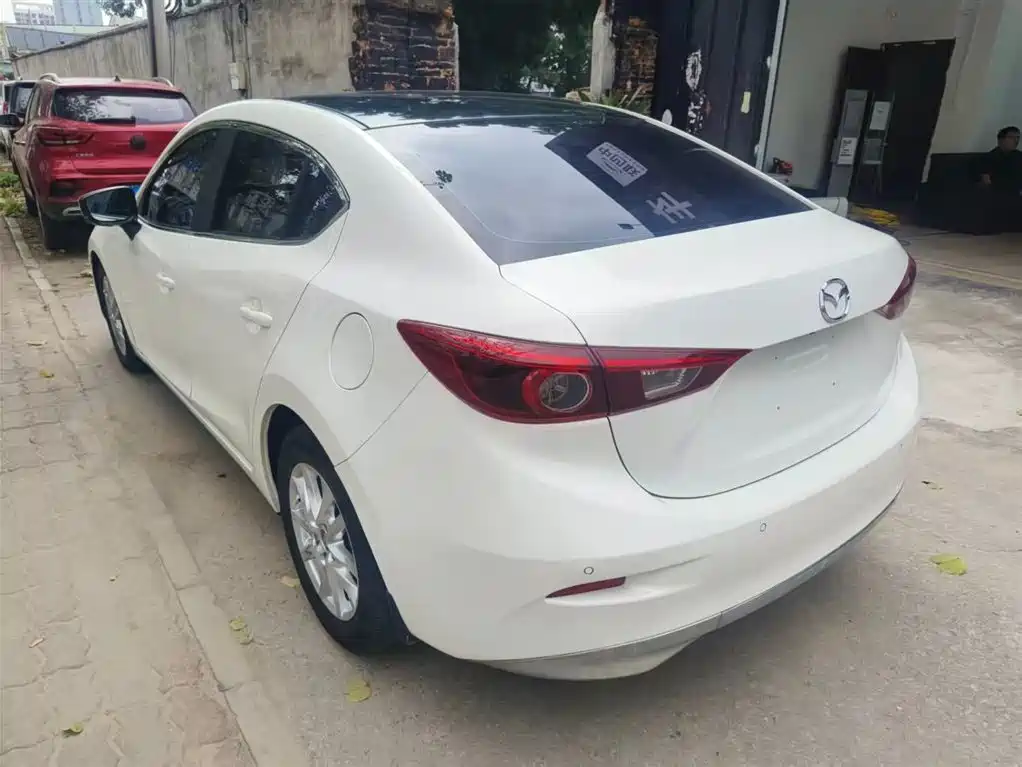 Mazda 3 Axela 2018 — фото 9