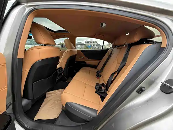Lexus ES 2022