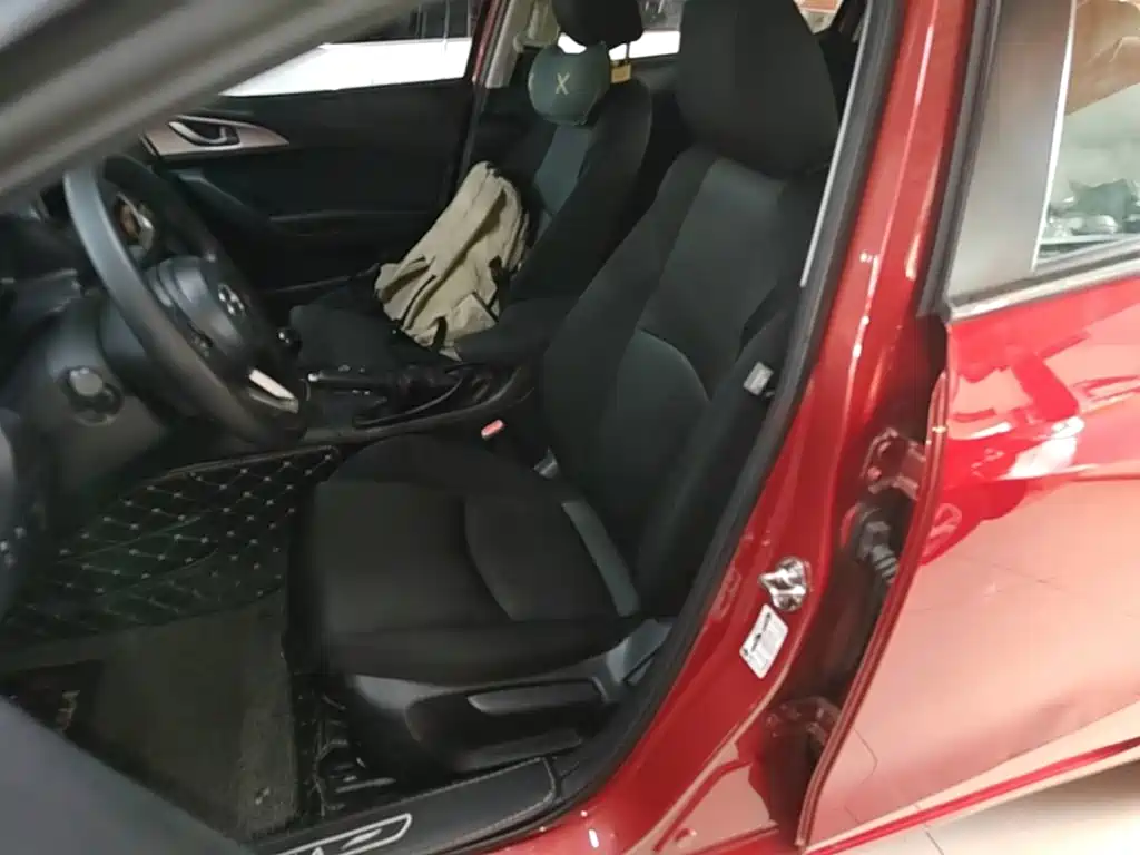 Mazda 3 Axela 2019 — фото 15