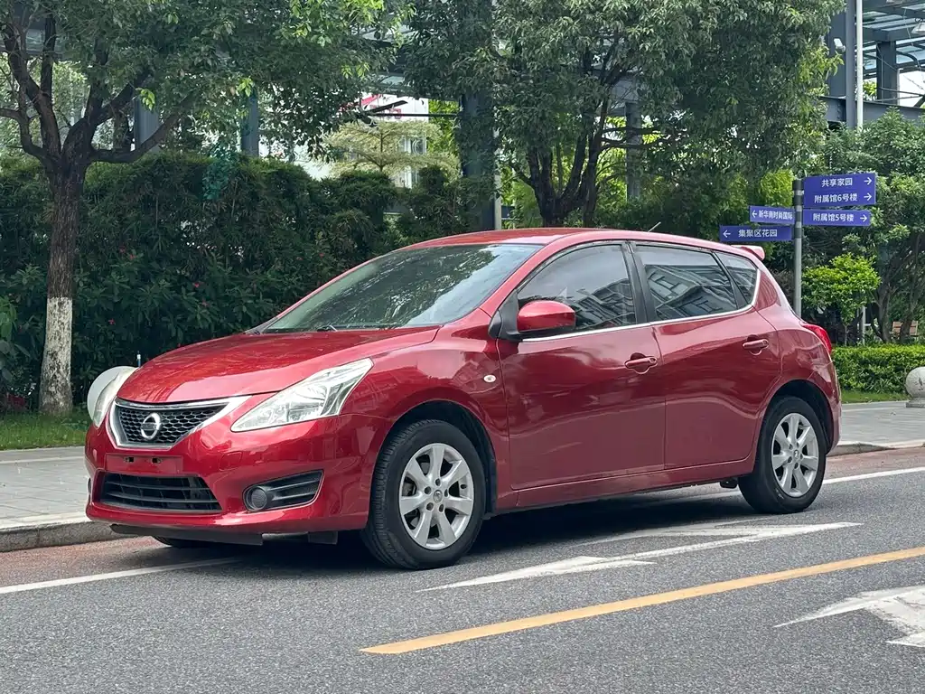 Nissan Tiida 2015