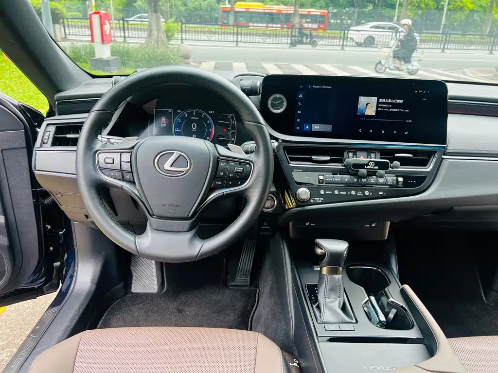 Lexus ES 2023 — фото 15