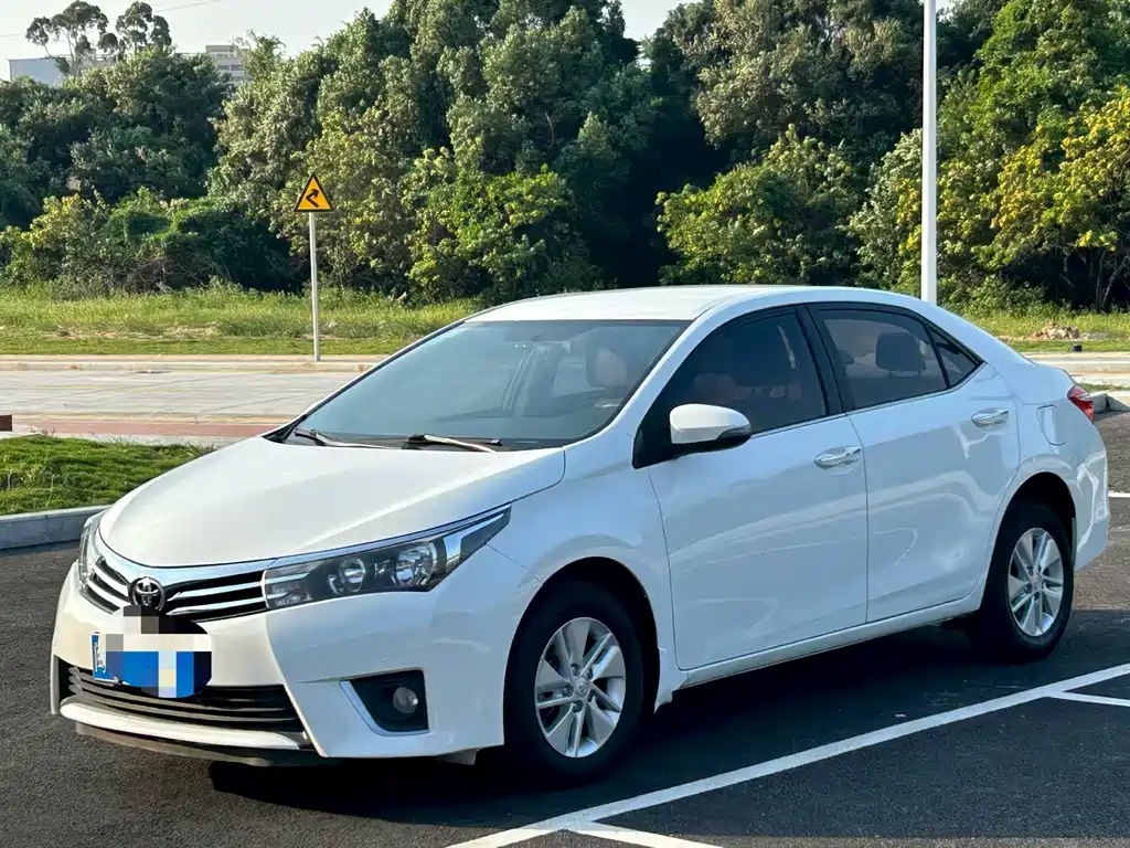 Toyota Corolla 2015 — фото 1