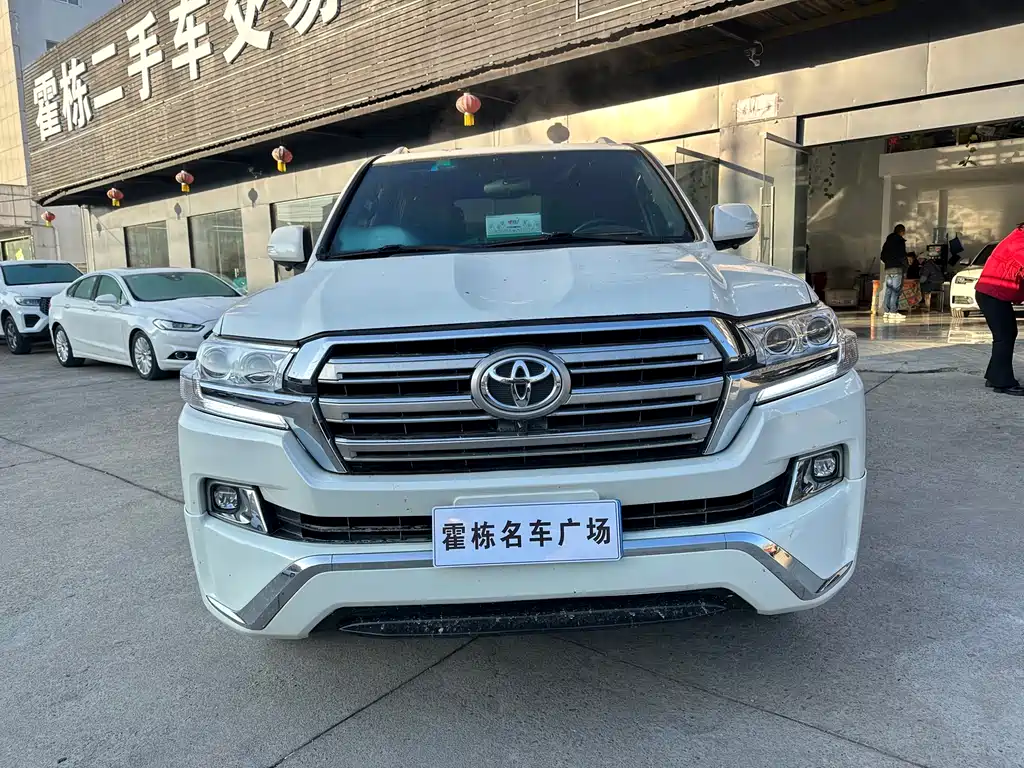 Toyota Land Cruiser 2011 — фото 2