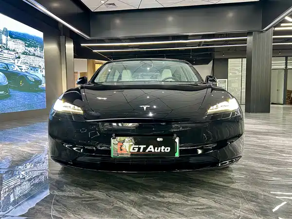 Tesla Model 3 2024
