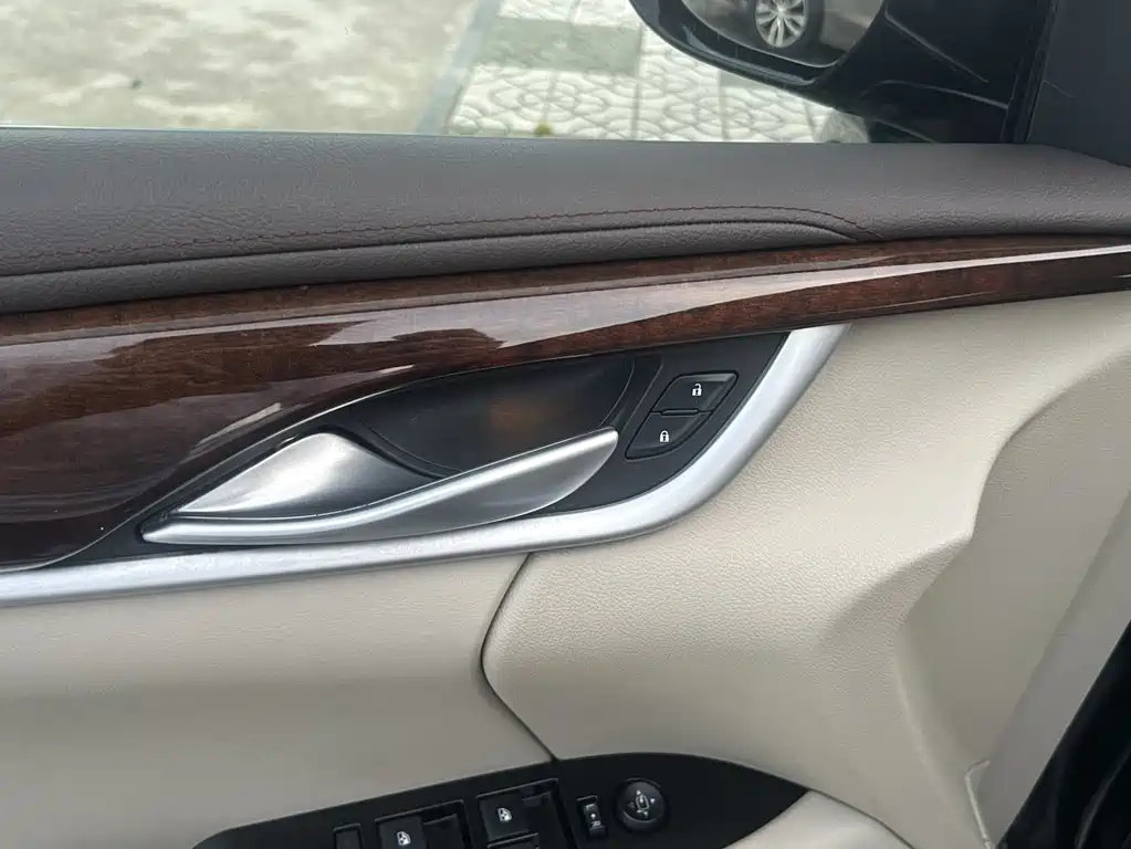 Cadillac XTS 2015 — фото 9