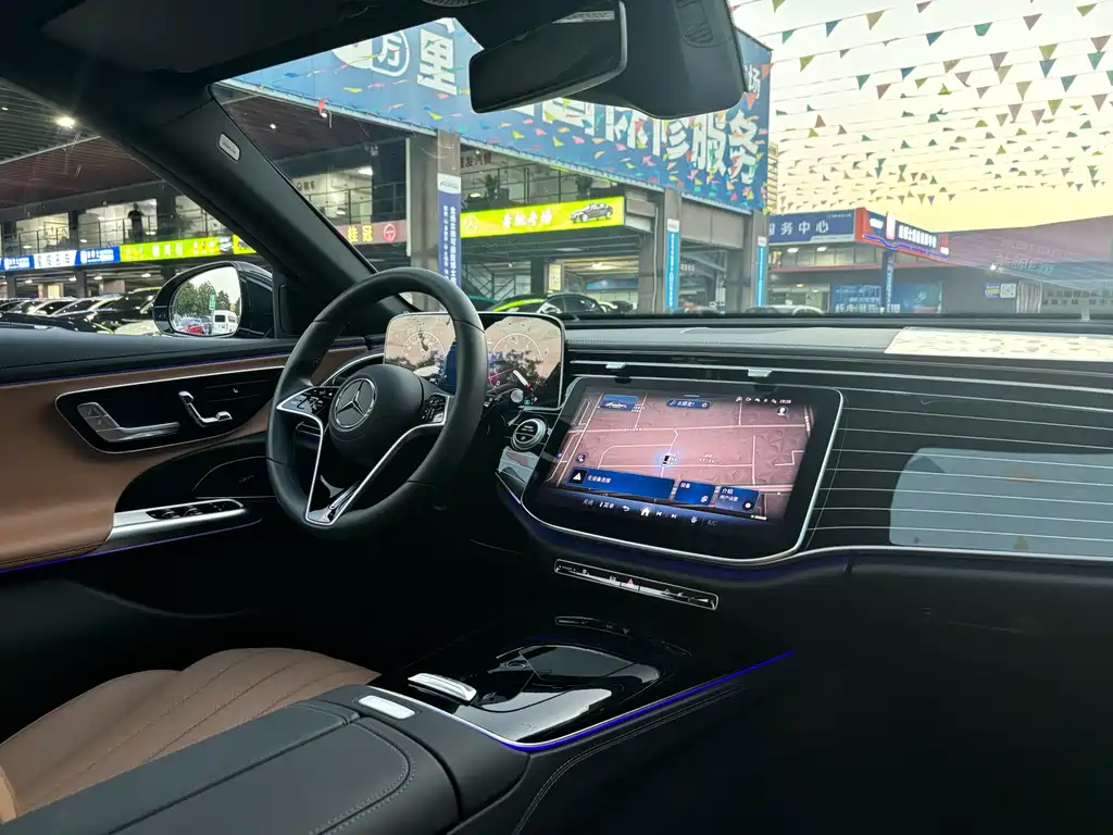 Mercedes-Benz E-Class 2025 — фото 12