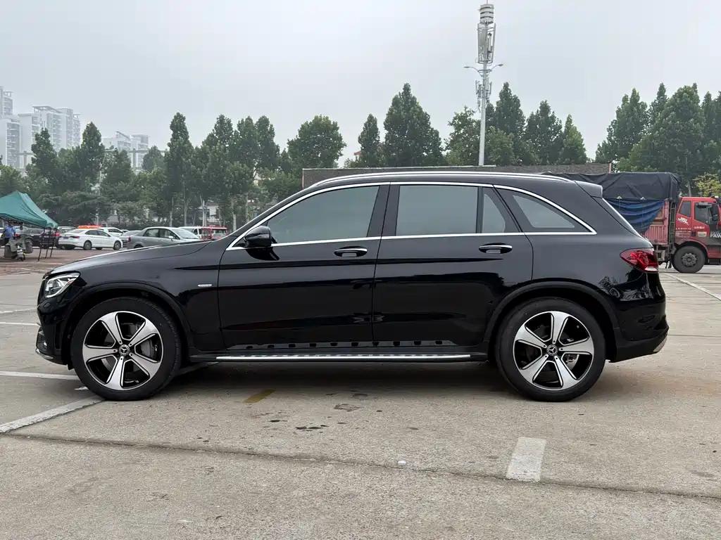 Mercedes-Benz GLC 2023