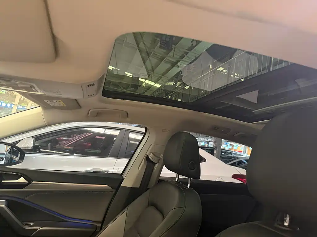 Volkswagen Sagitar 2019