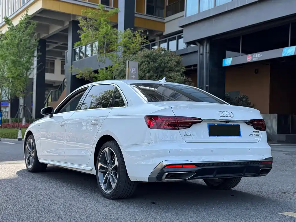 Audi A4L 2021 — фото 12