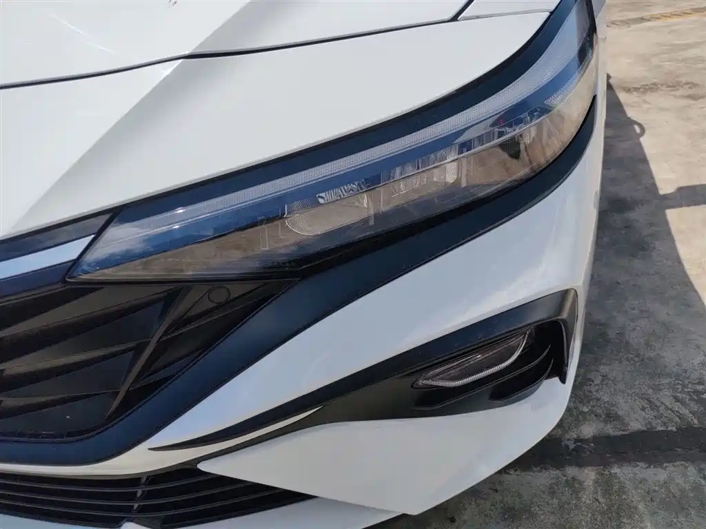 Hyundai Elantra 2023 — фото 24