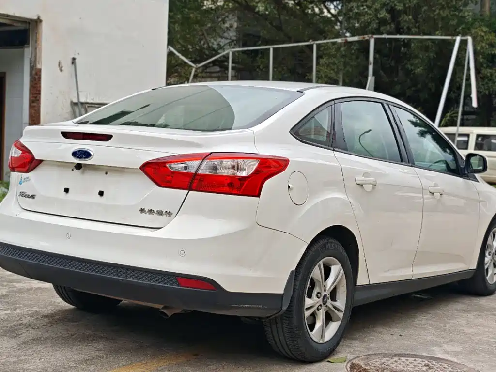 Ford Focus 2014 — фото 4
