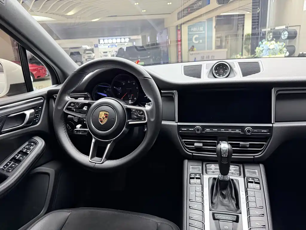 Porsche Macan 2019 — фото 32