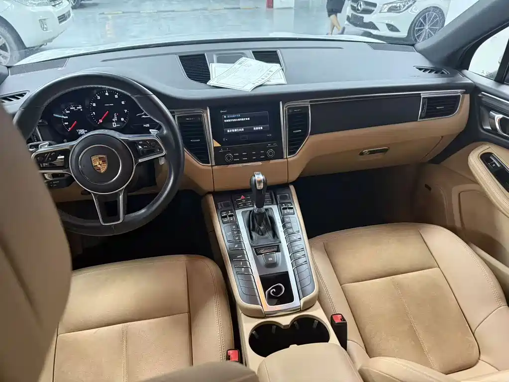 Porsche Macan 2017 — фото 12
