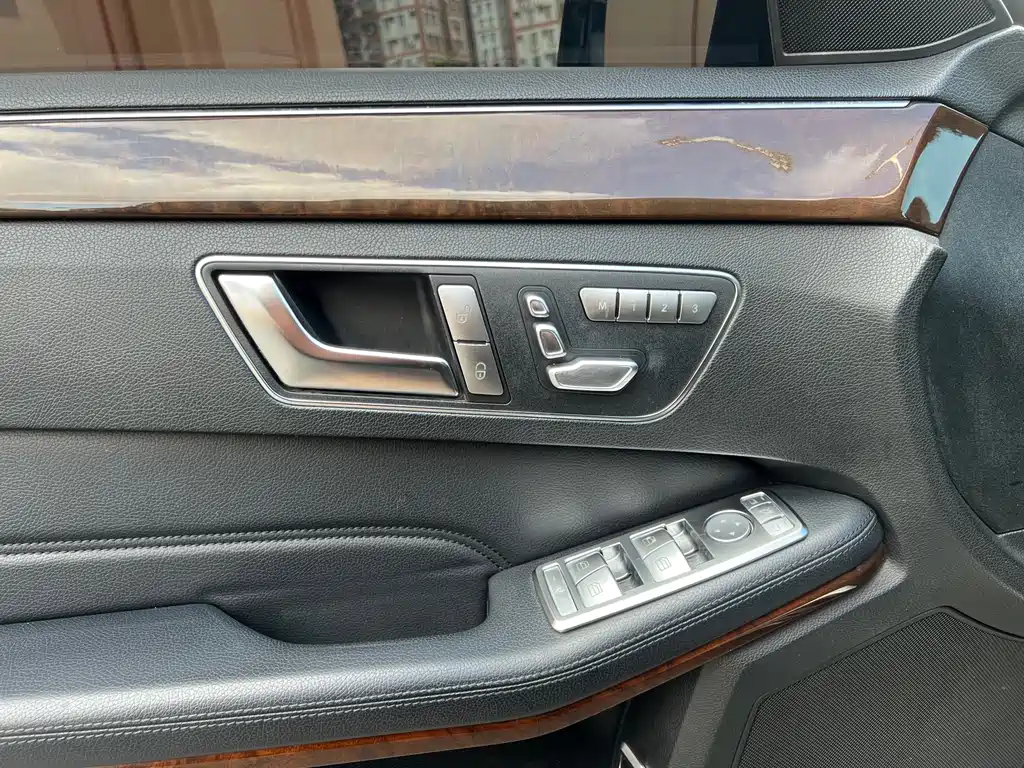 Mercedes-Benz E-Class 2015 — фото 12