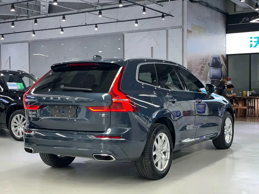 Volvo XC60 2021 — фото 9