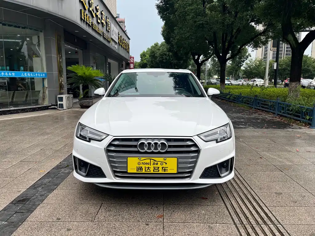 Audi A4L 2018