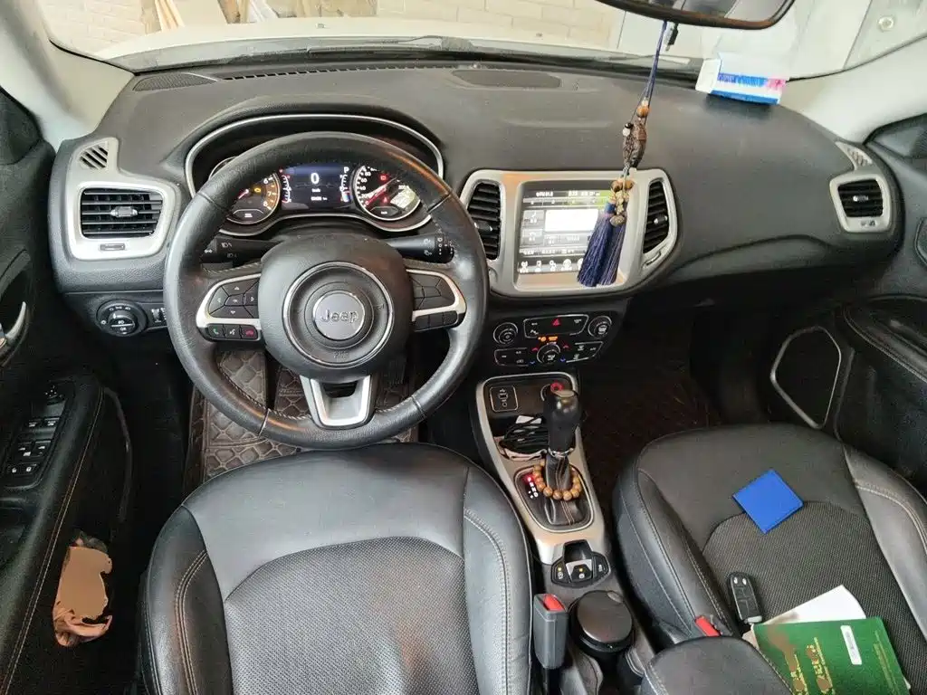 Jeep Compass 2018 — фото 13