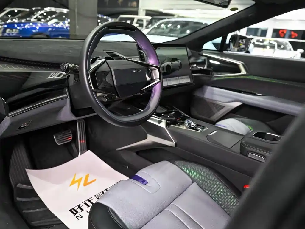 HiPhi Z 2023