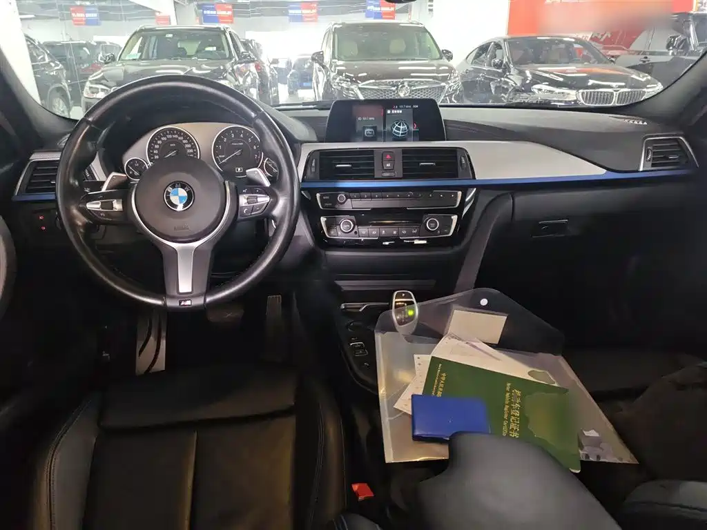 BMW 3 Series 2018 — фото 10
