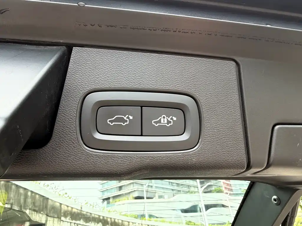 Volvo XC60 PHEV 2022 — фото 18