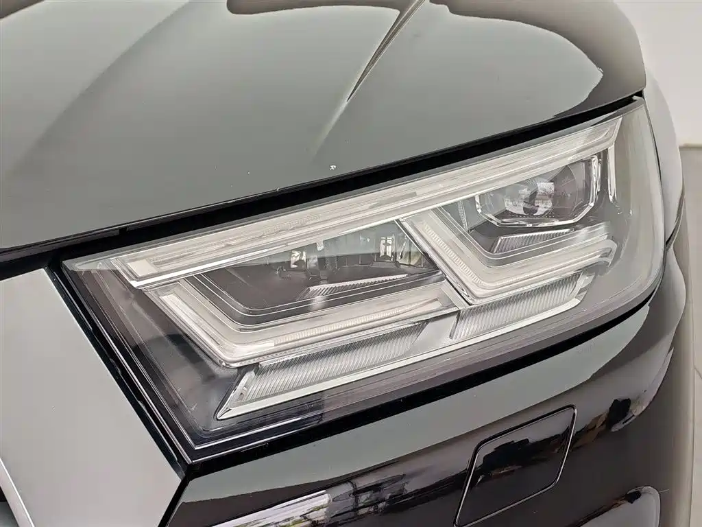 Audi Q5L 2020
