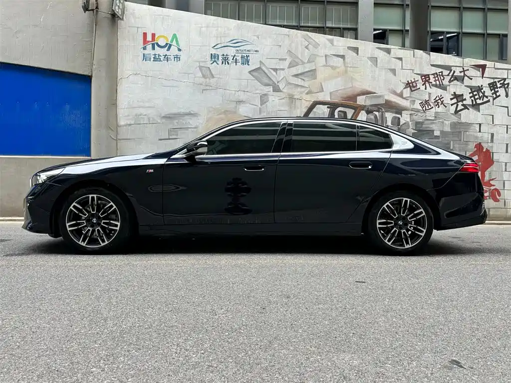 BMW 5 Series 2025