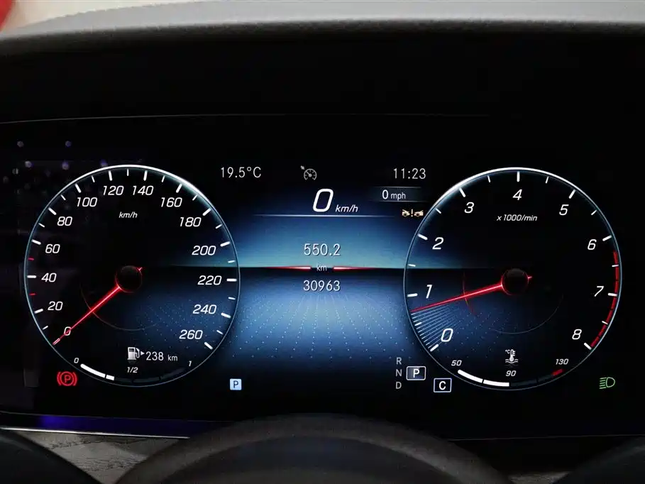 Mercedes-Benz E-Class 2023 — фото 17