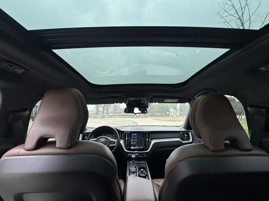 Volvo XC60 2021 — фото 21