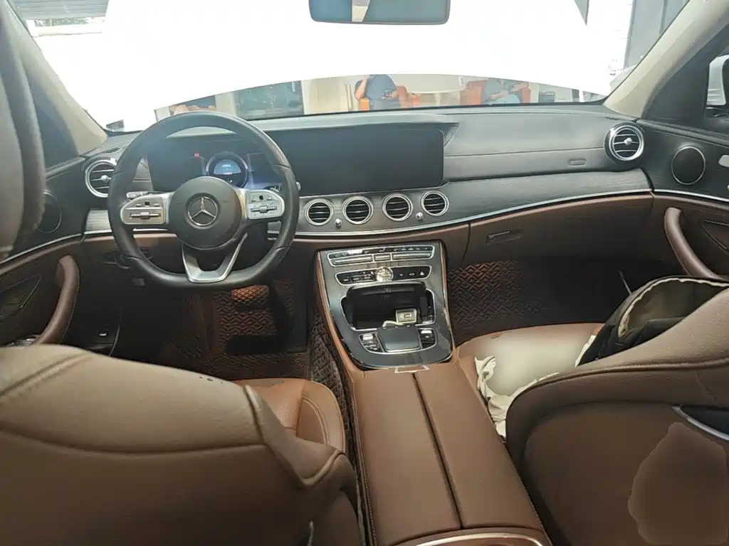 Mercedes-Benz E-Class 2020 — фото 10