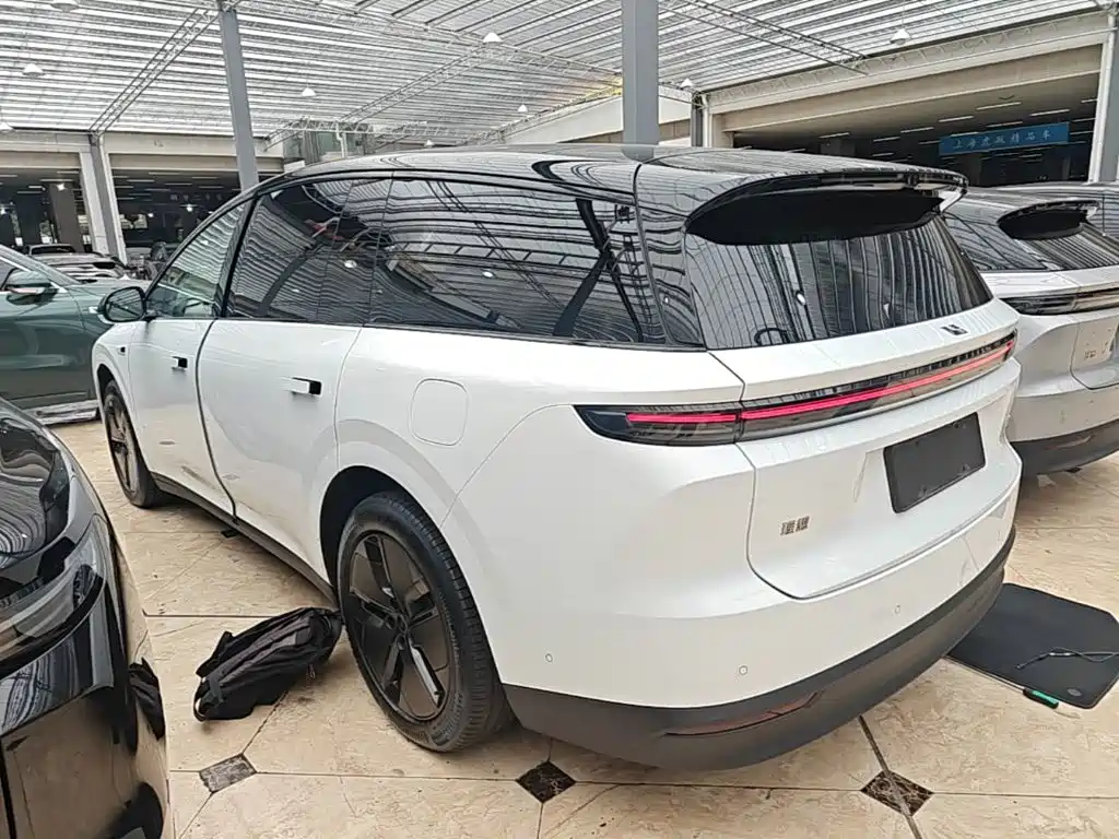 Li Auto i8 2025
