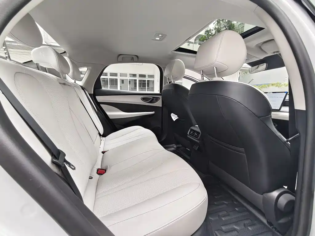 BYD Seal 05 DM-i 2025 — фото 13