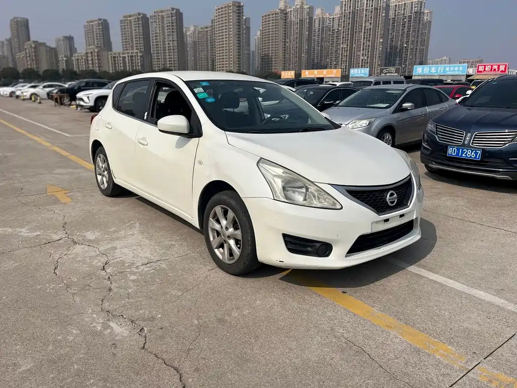 Nissan Tiida 2015