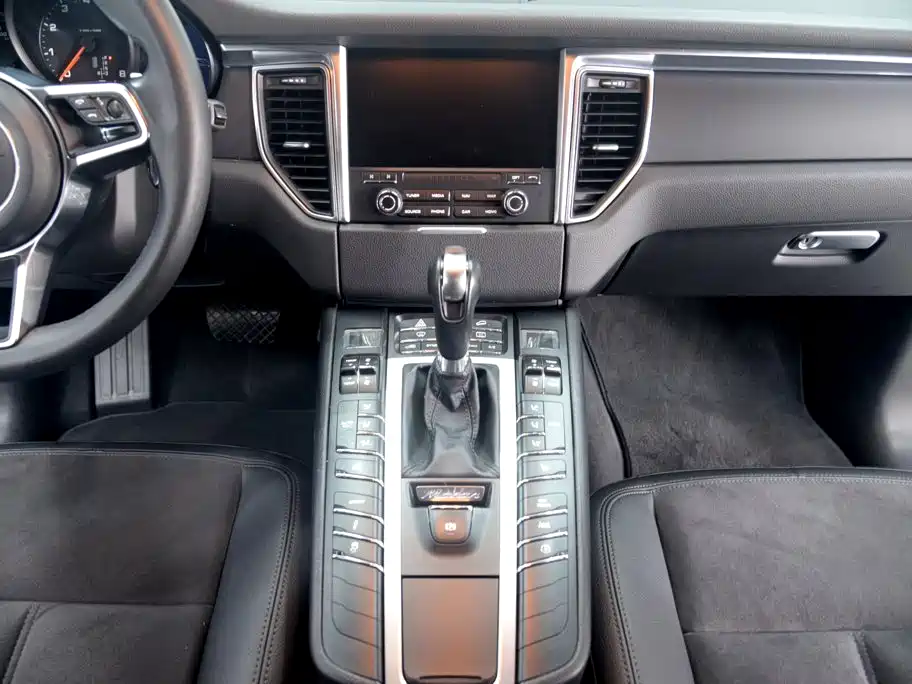Porsche Macan 2017 — фото 14