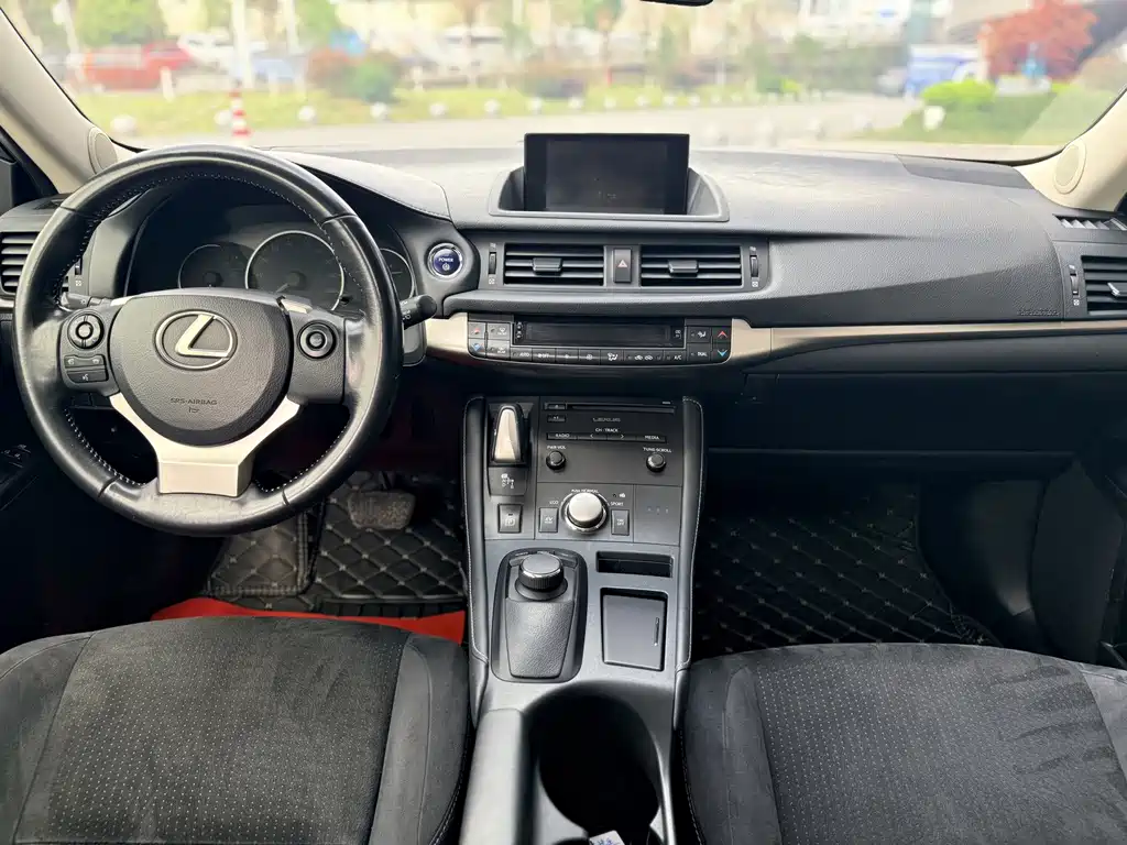 Lexus CT 2017 — фото 12