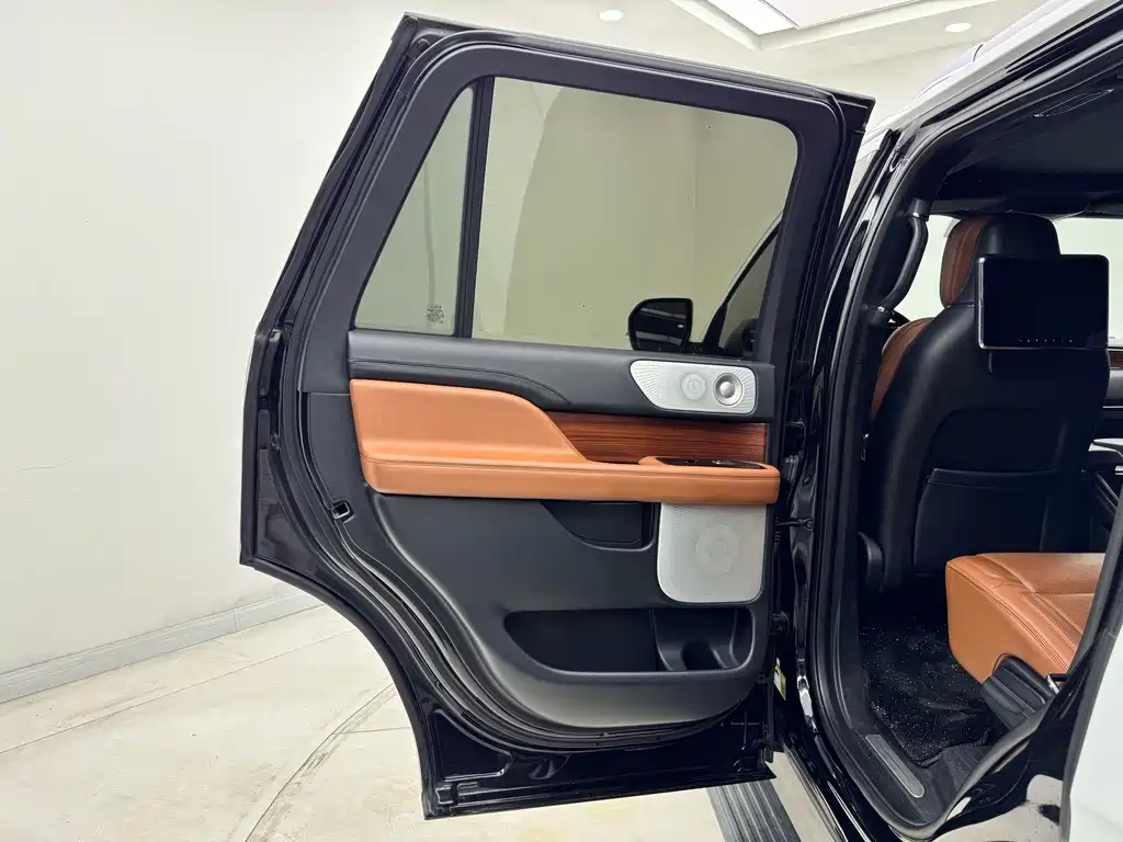 Lincoln Navigator 2018 — фото 22