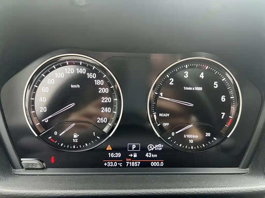 BMW 1 Series 2018 — фото 15