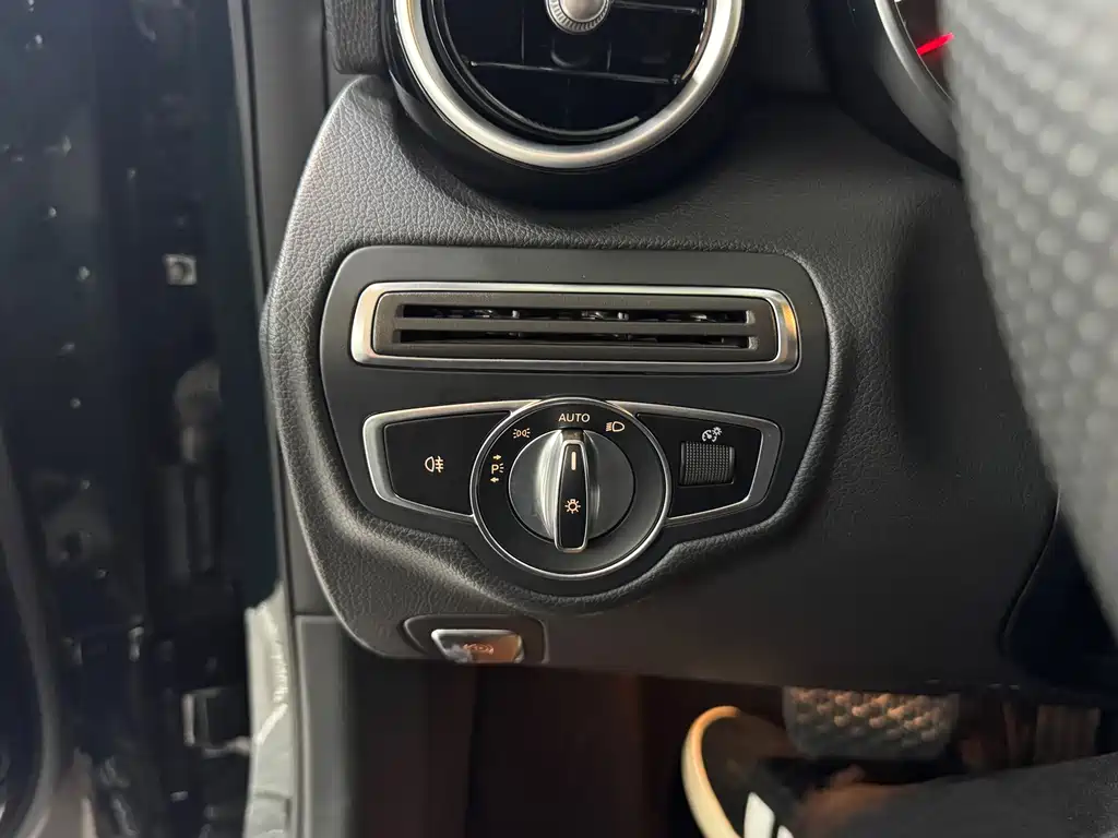 Mercedes-Benz C-Class 2019 — фото 38