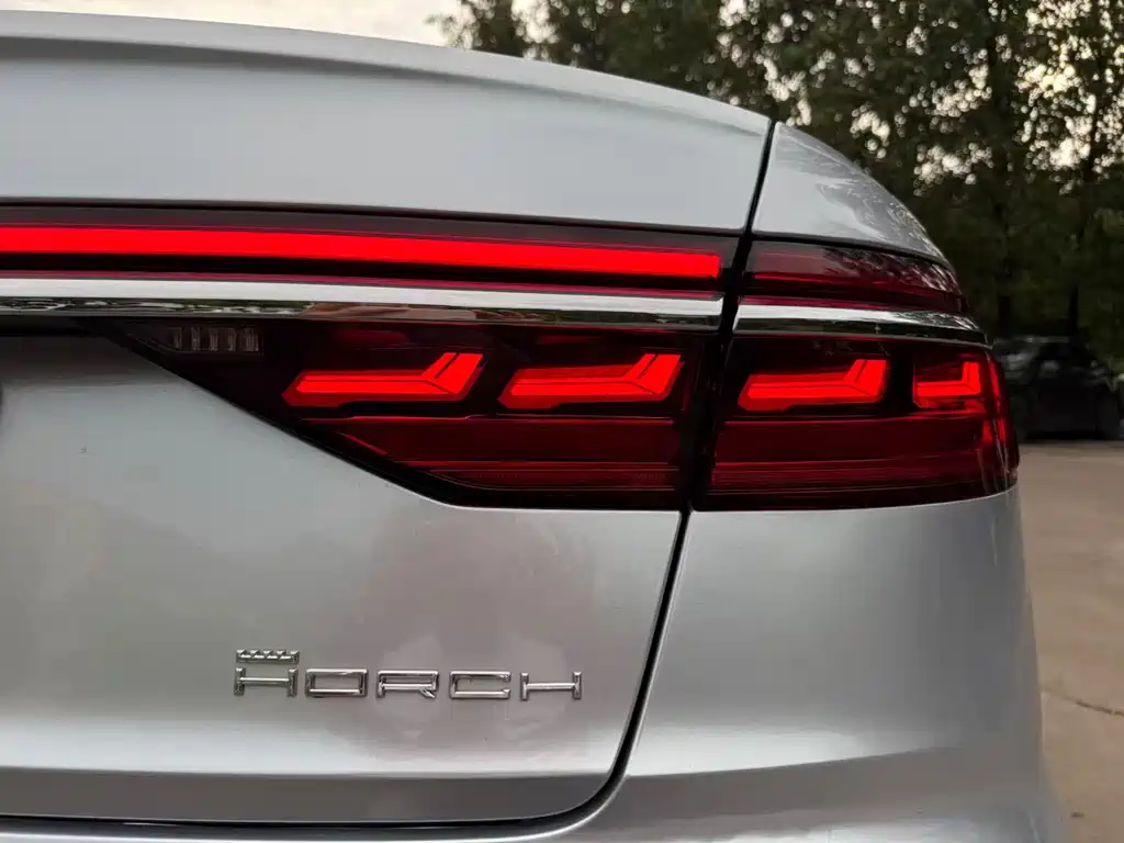 Audi A8 2022 — фото 20