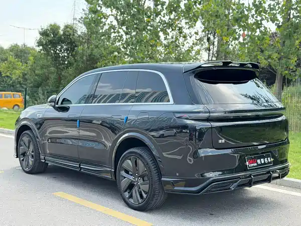 Li Auto L8 2025